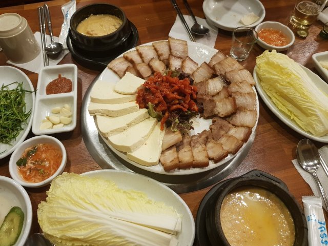 김동석
