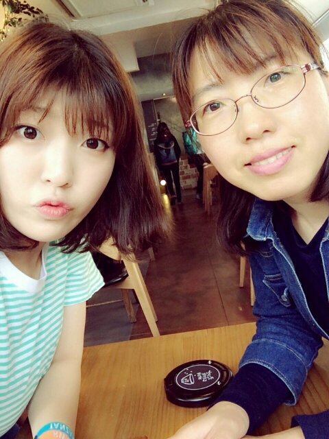 연못위비추는달그림자연꽃