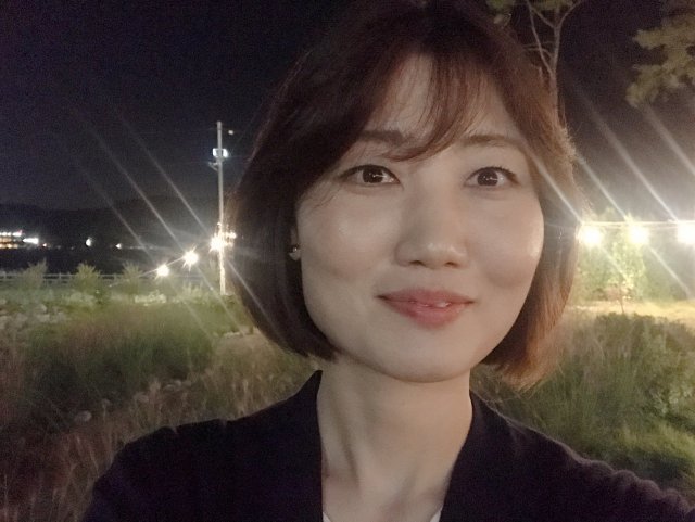 외롭고 친숙한 달