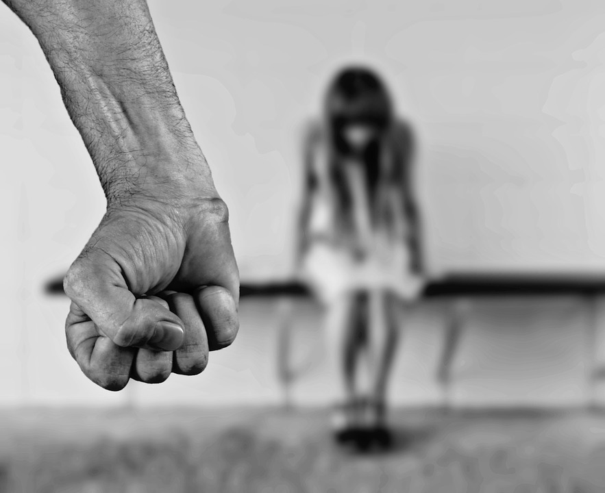 '일상의 홀로코스트', 아내를 때리는 평범한 남자...