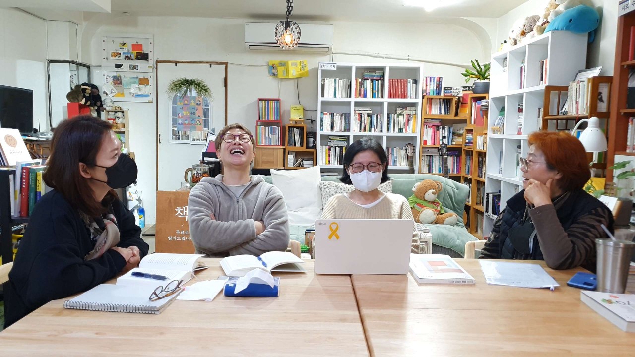 책방;눈맞추다 이미지