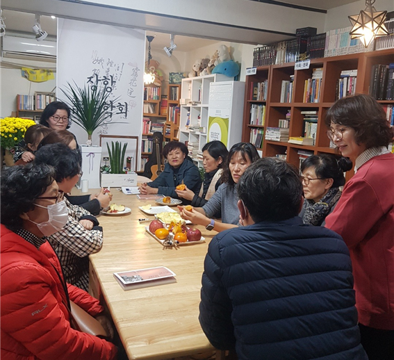 책방;눈맞추다 이미지