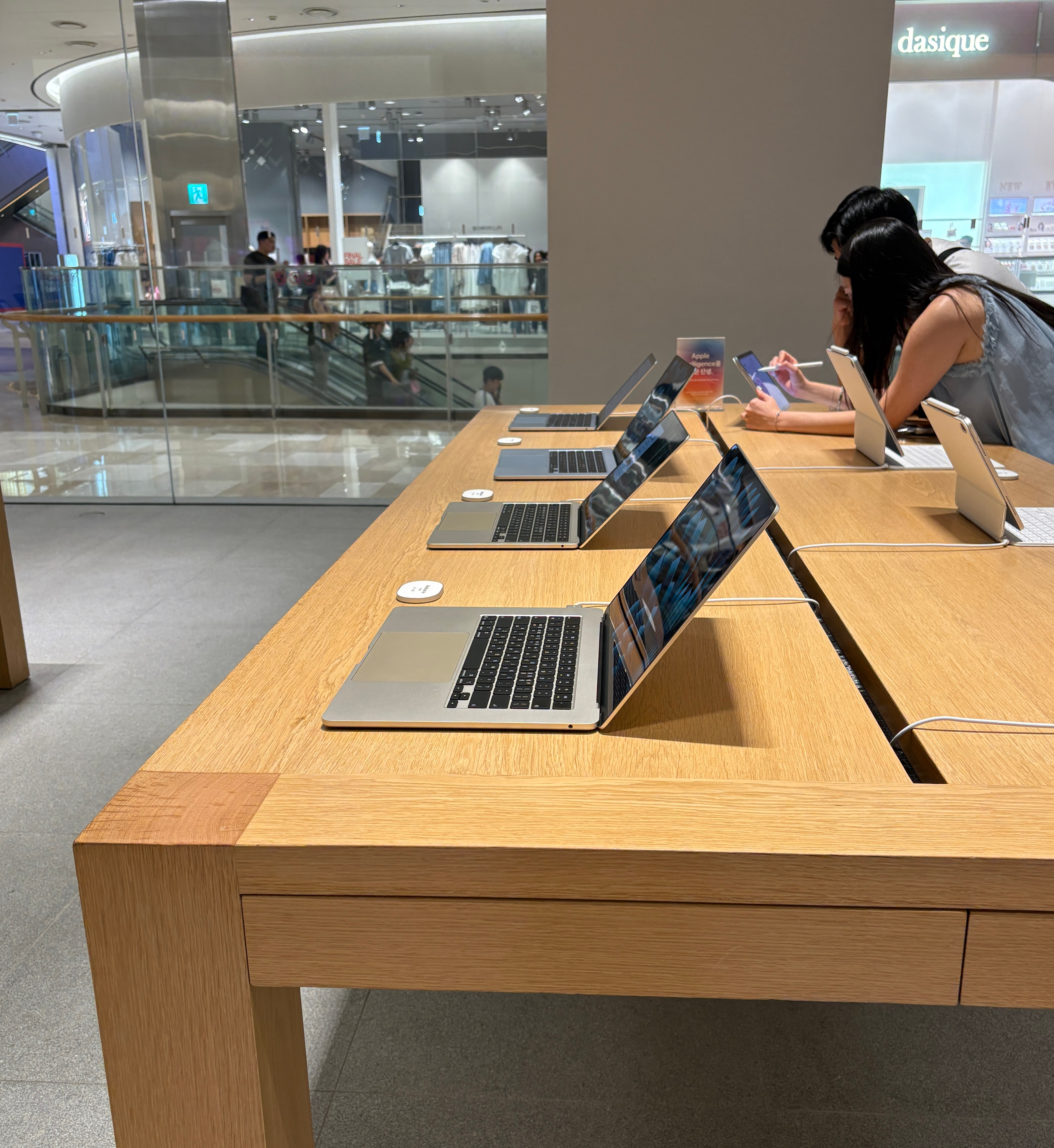 Apple Store, 애플의 태도가 담긴 매장 디자인