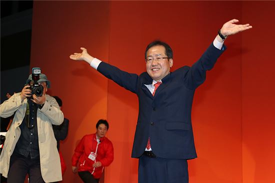 악덕의 상자 홍준표 - 자유한국당은 홍준표를 몰아...