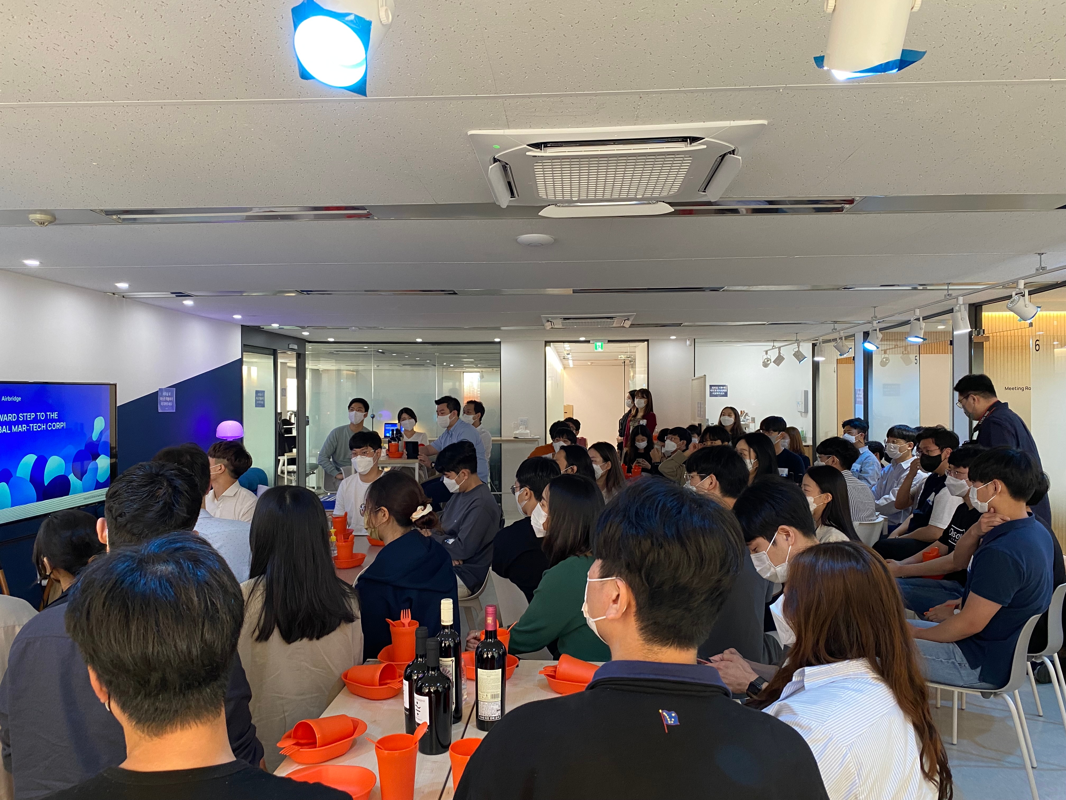 메타 비즈니스 파트너십 체결 기념 파티