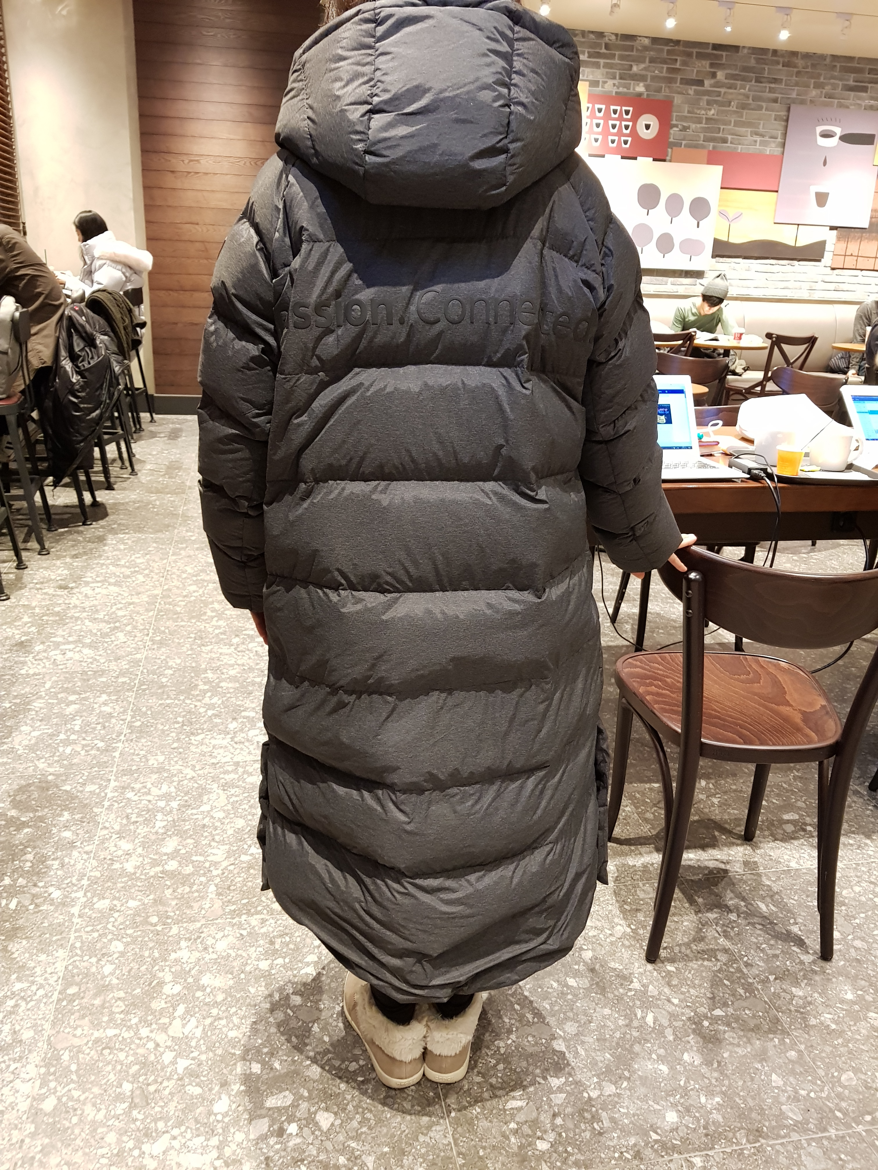 카페서 일하다 시간 남아 써보는 평창롱패딩(이불)...