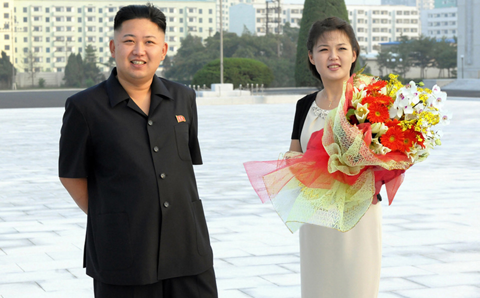 뉴스에서 말해주지 않는 김정은 부인 리설주의 비...