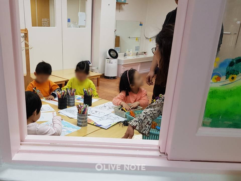 브레이크 걸린 '유치원 3법'."이 나라를 떠나야 하나