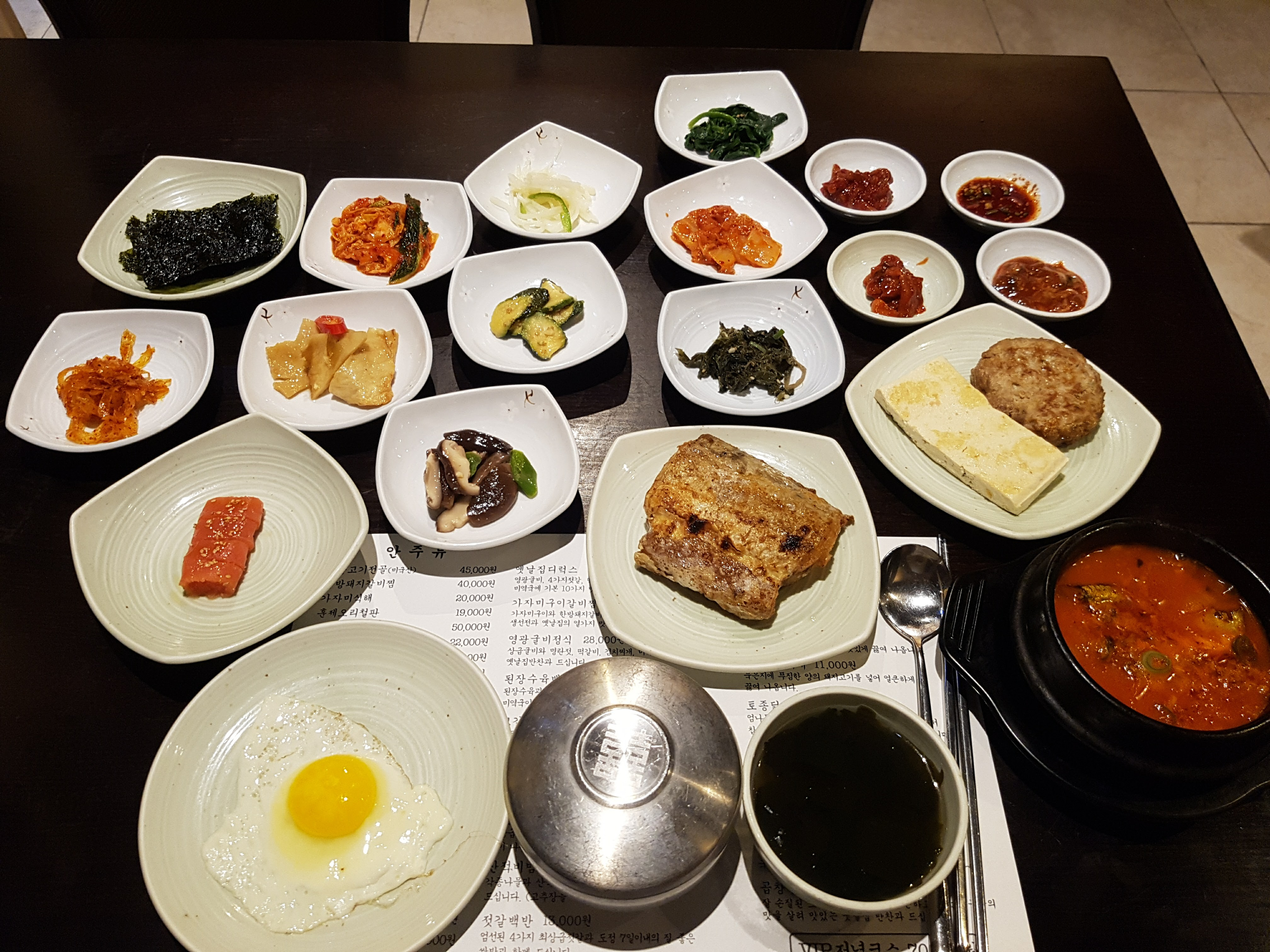 D-008 한식 - 100일 동안 스물여섯 명이 각각 매일...