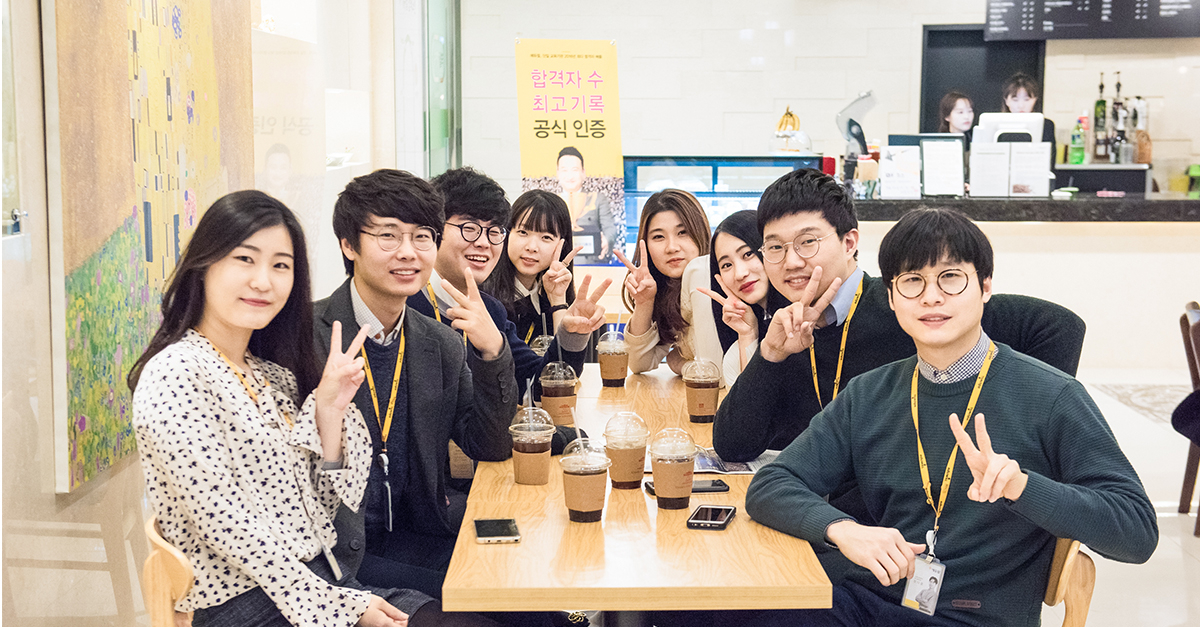 안마 의자만 39개 '에듀윌역', 억 소리나는 채용까지