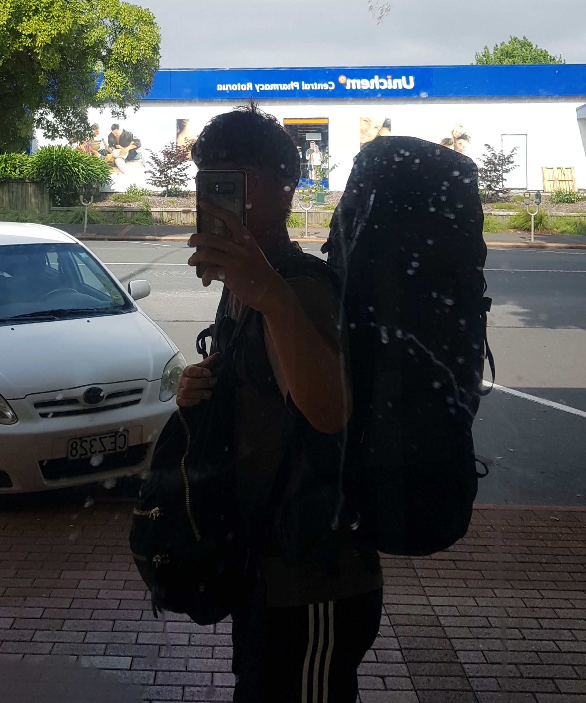 배낭 멘 대학생