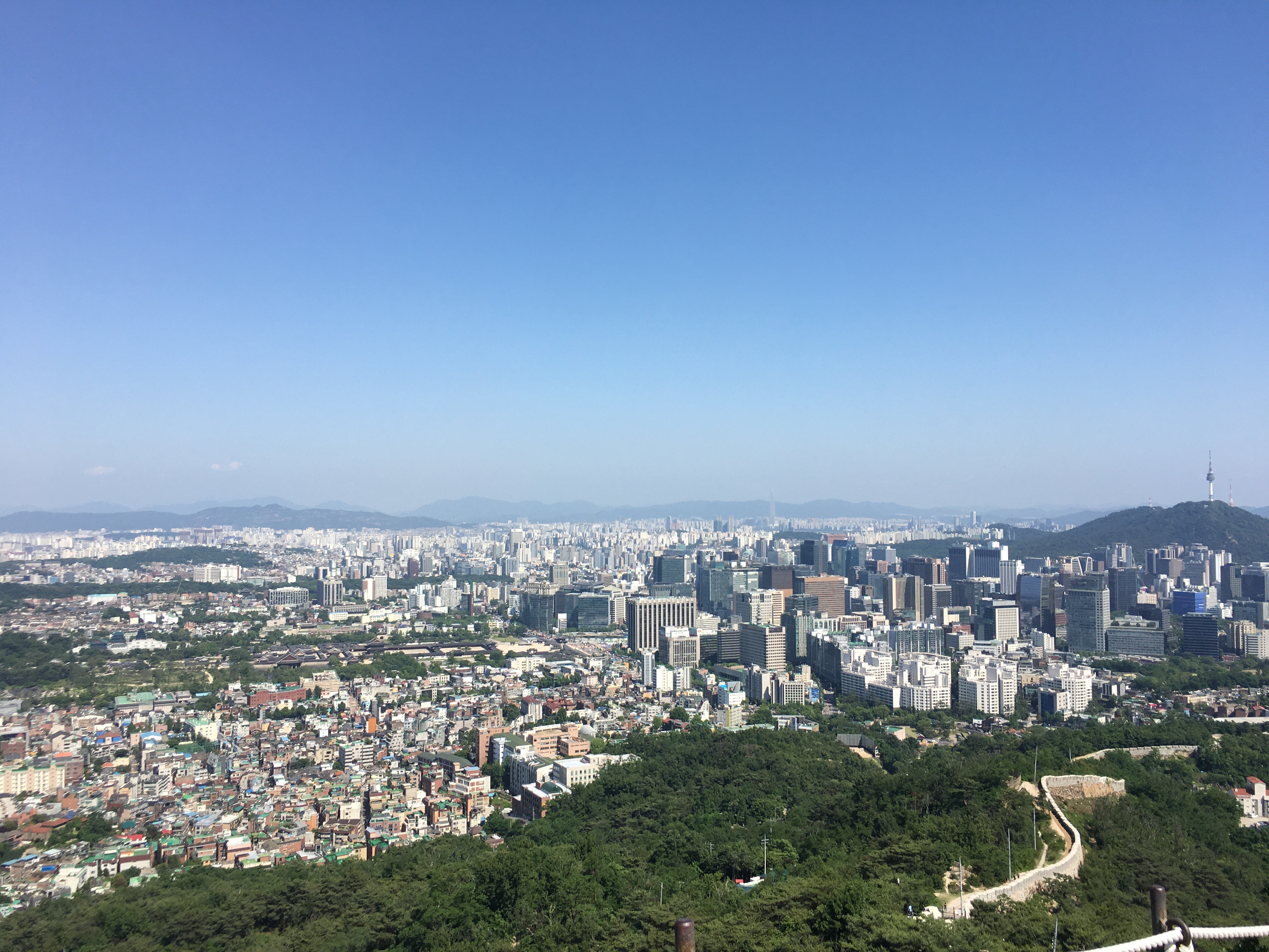 기쁨과 행복사이