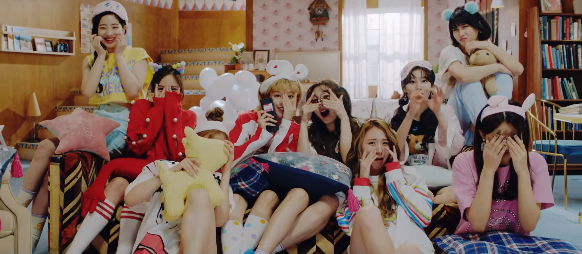 트와이스의 친구만들기 - What is Love?|TWICE(트...