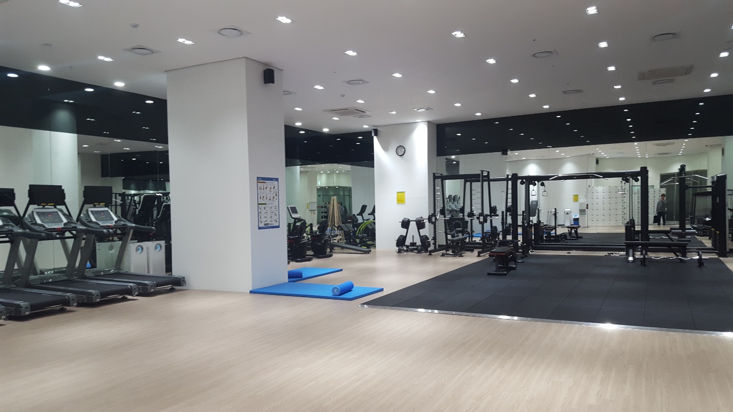 회사 건물에 헬스장이 생겼다