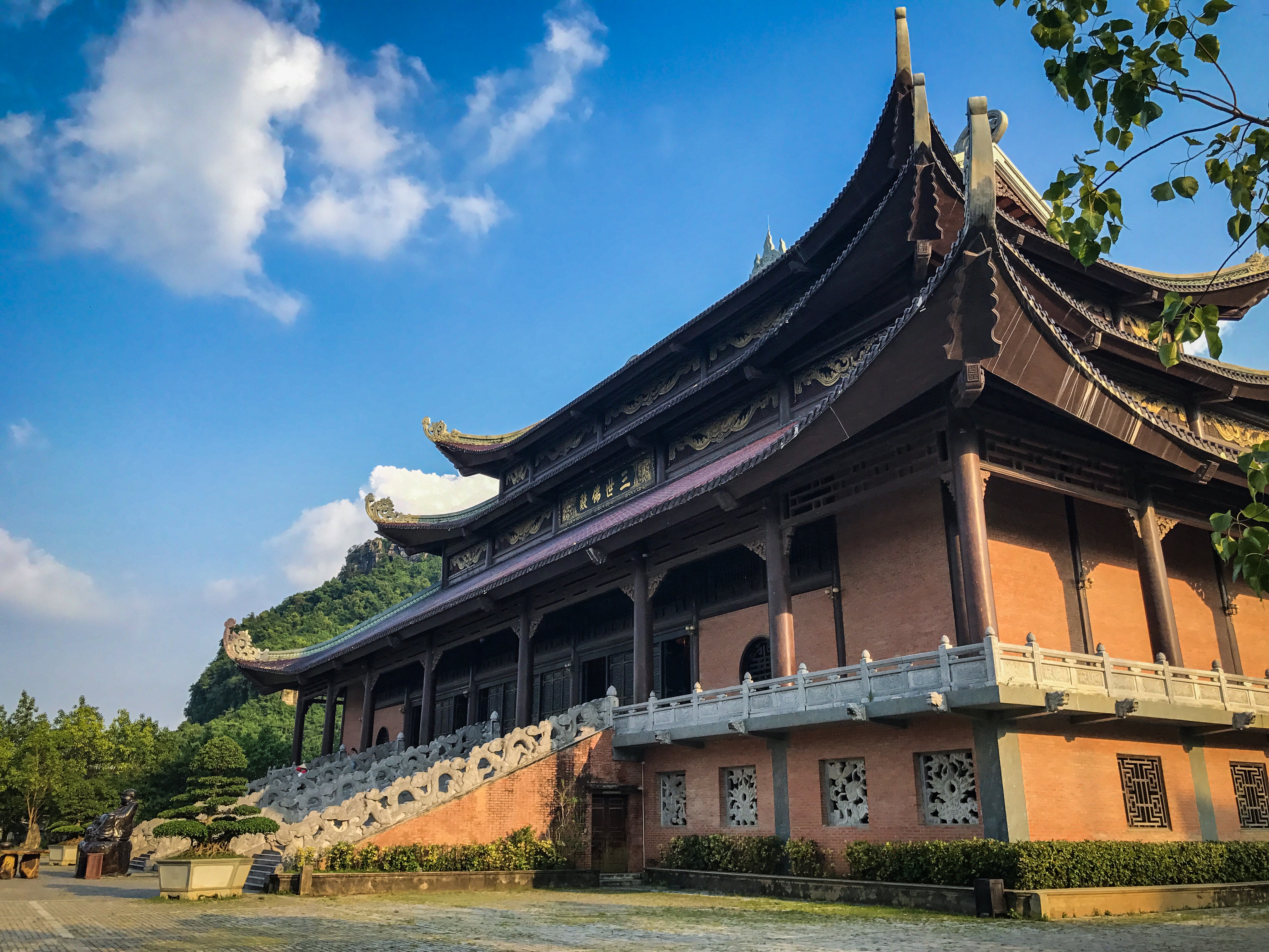 주변의 경치가 좋은 '바이딘 사원' - 닌빈 여행 필...