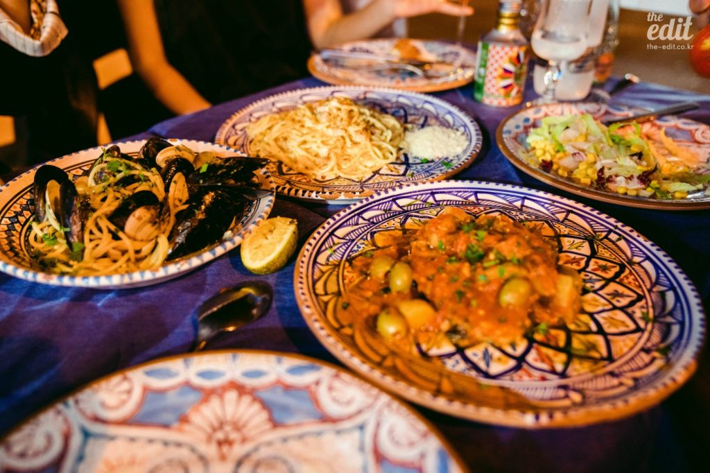 커피마시는파스타 이미지