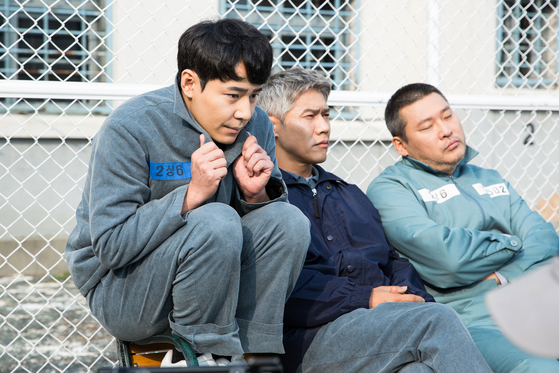 감옥 같은 삶이지만, - 신원호 PD의 휴먼 드라마, ...