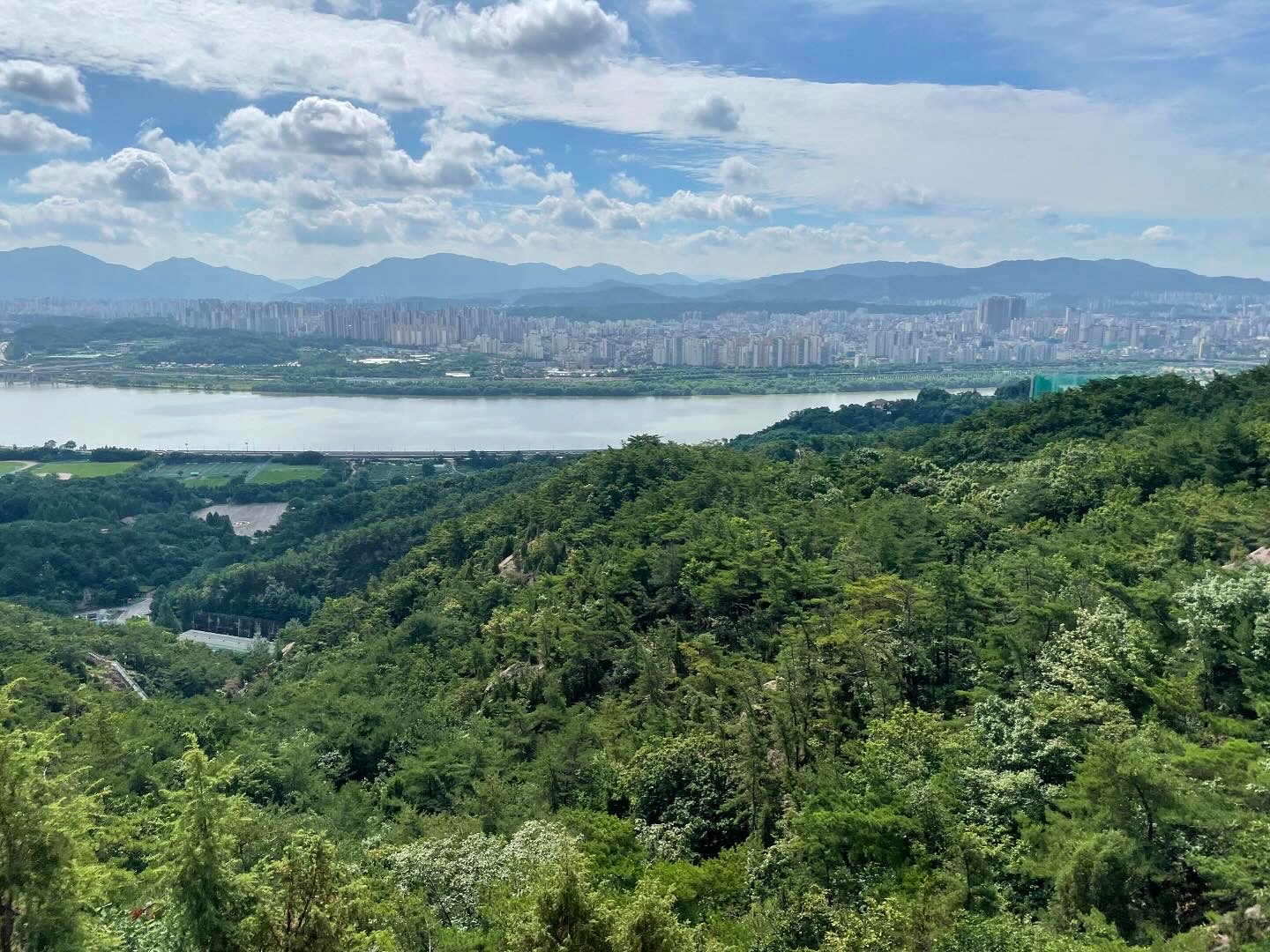 세상 모든 근심을 떨치기 위해 외치는 그 한 마디…