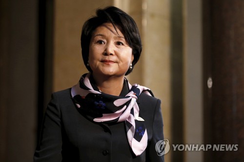 "보고싶다" 편지 보내온 초등학생들 방문한 김정숙...