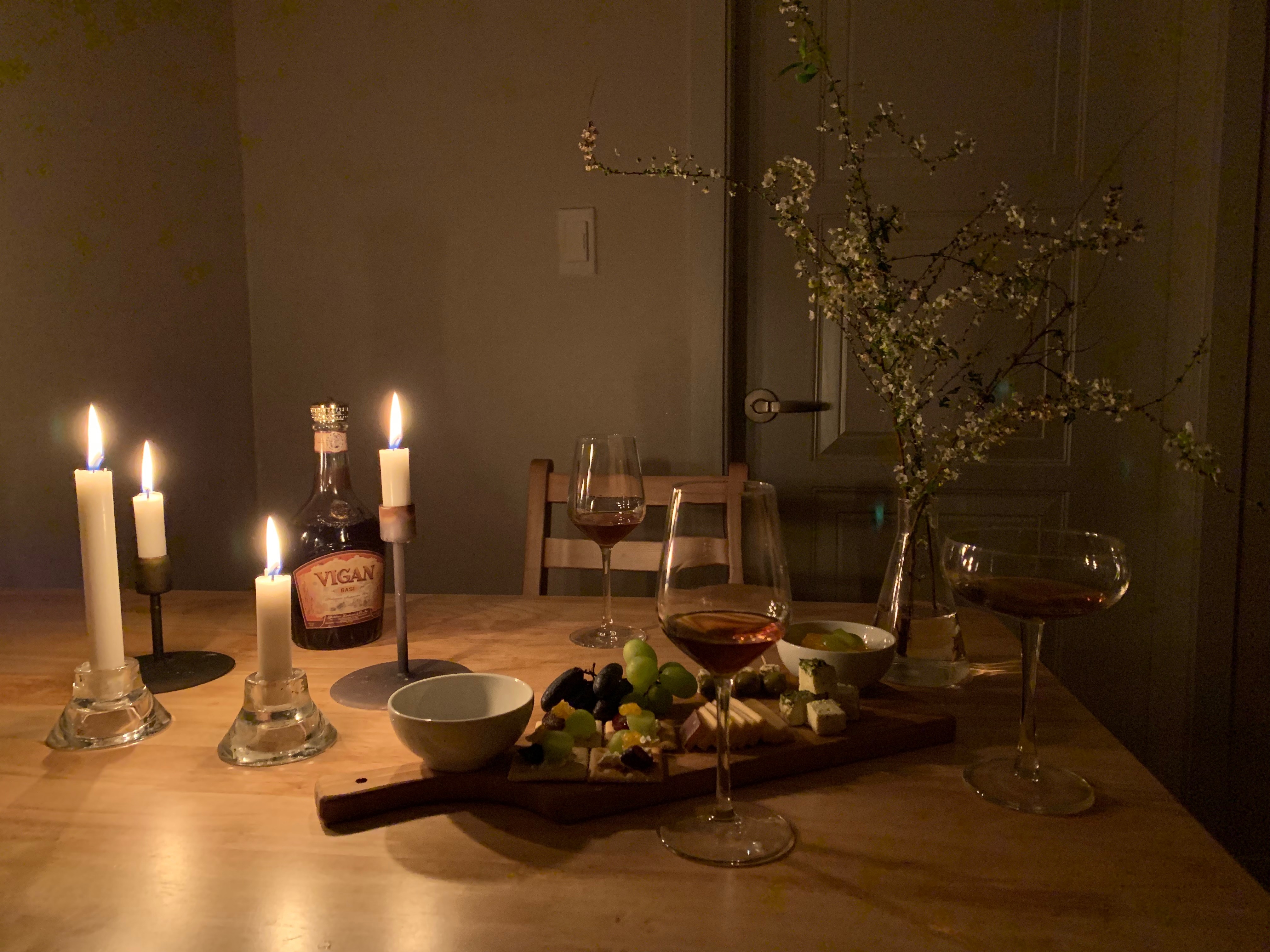 한없이 무겁고 더없이 가벼워라