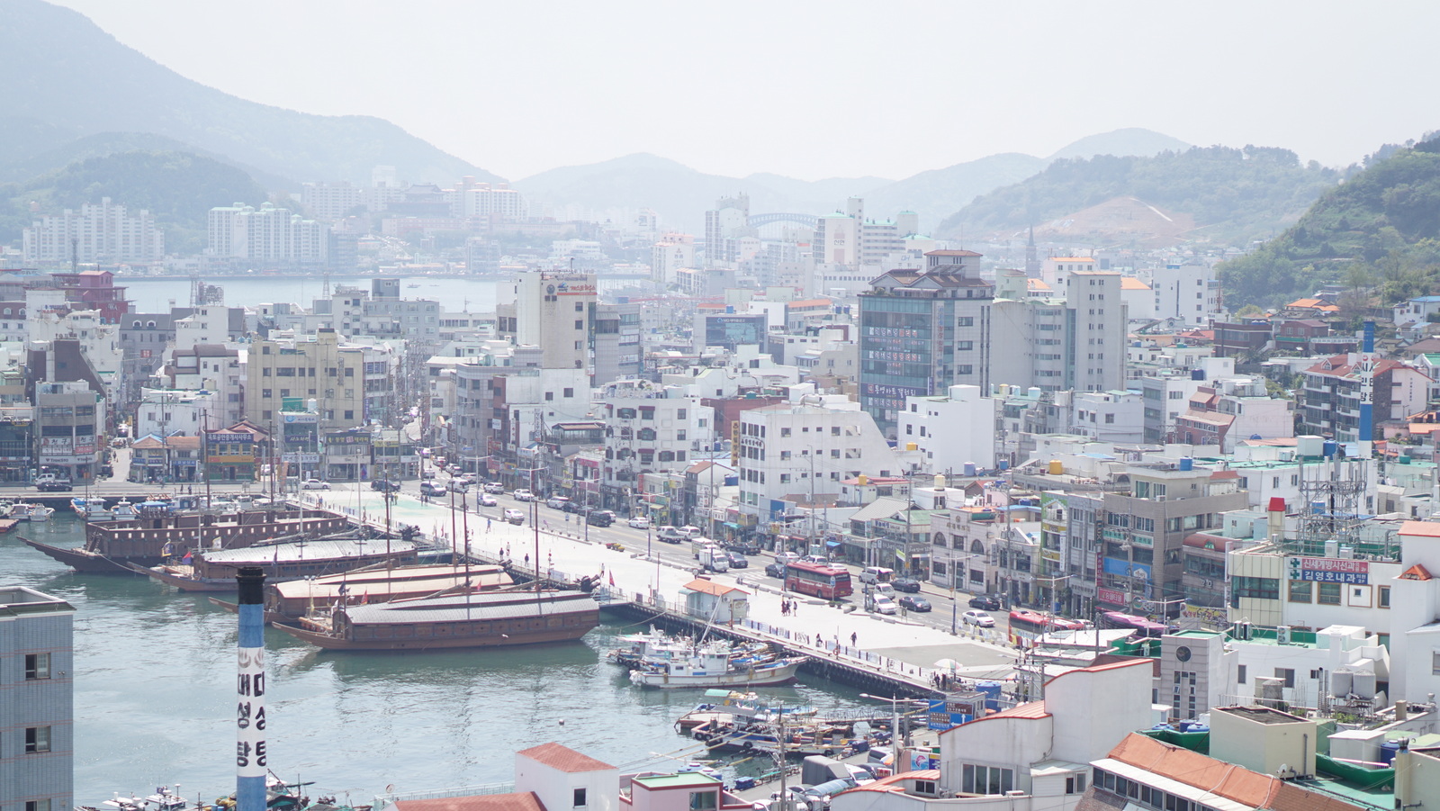 통영, 강구안 - 충무김밥집이 늘어선 통영 중앙시...