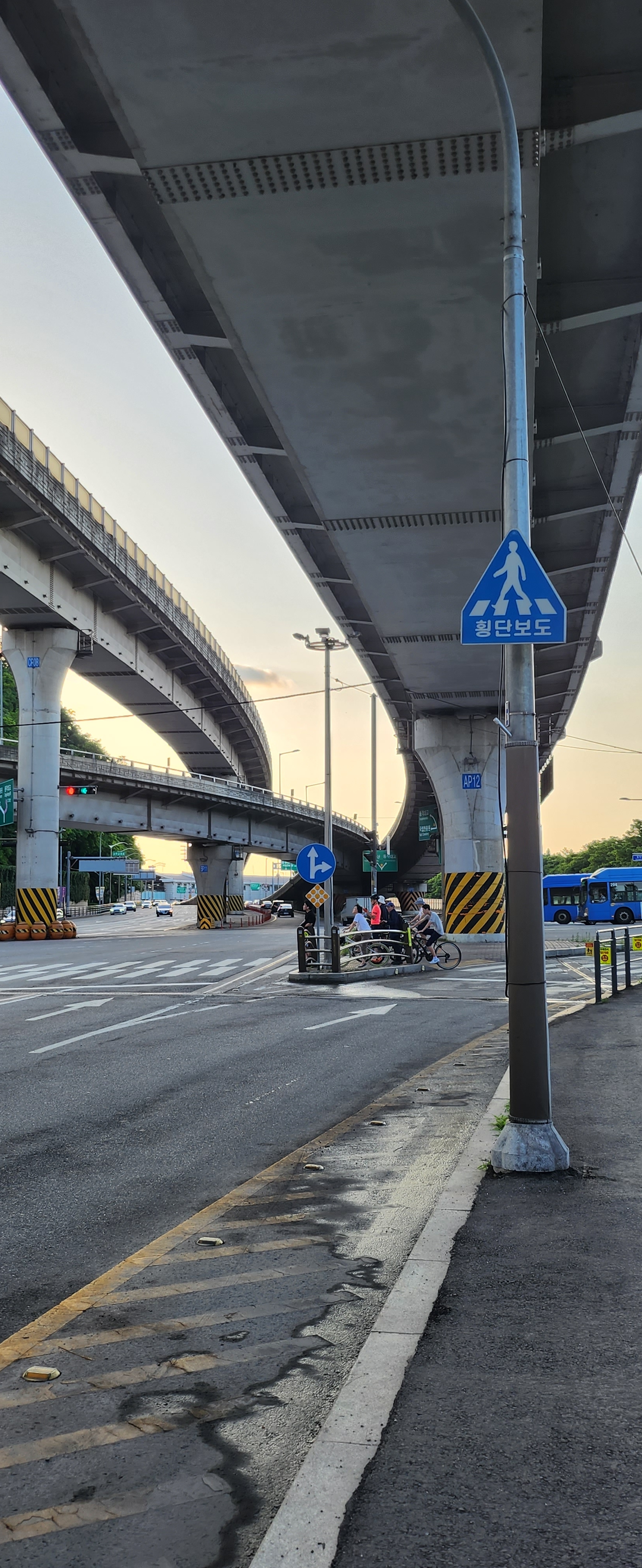 빛을 기다리는 사람
