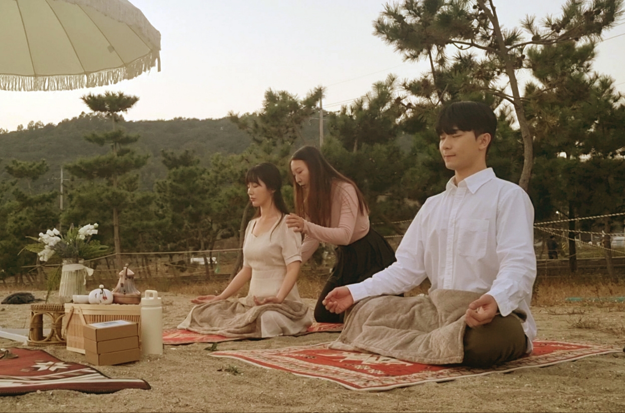 16화 바다와 가장 가까운 북라운지