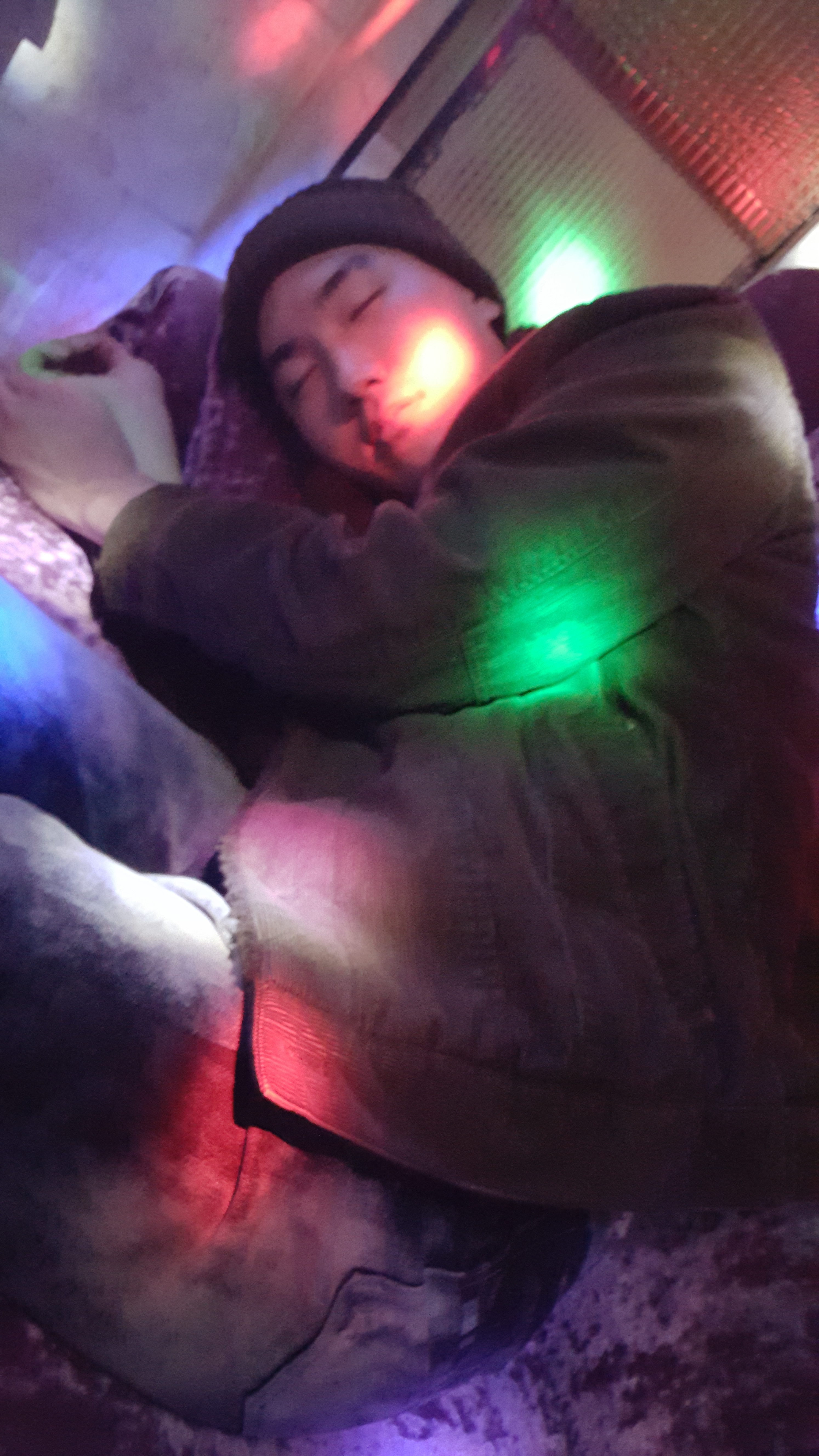 고음이 불시착해서 달에 떨어진다면