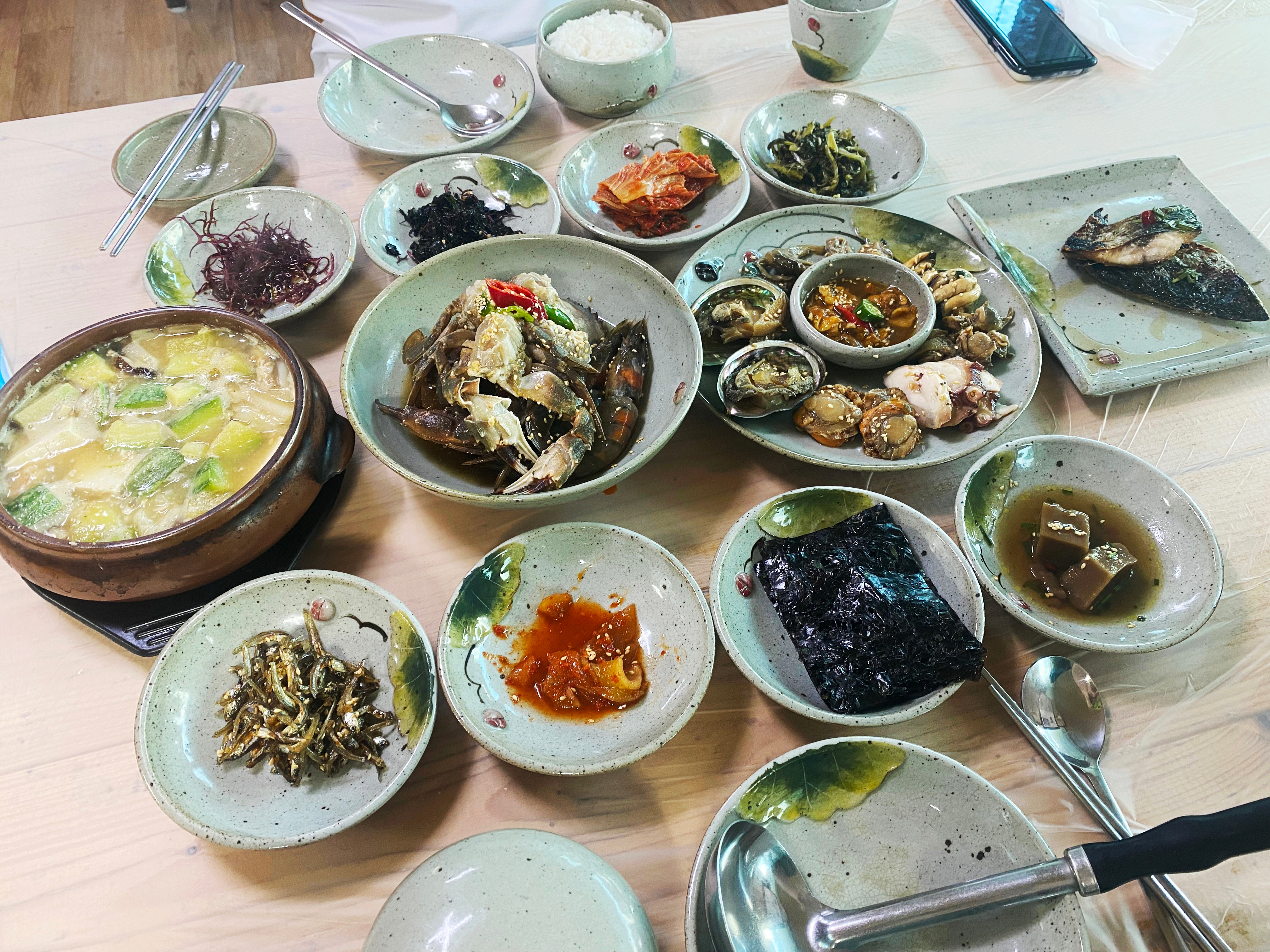 잔잔한 남해 잔잔한 먹거리
