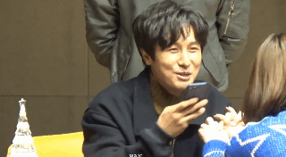 우는 팬 달랠 때도 짬밥이 느껴지는 아이돌 | 인스티즈