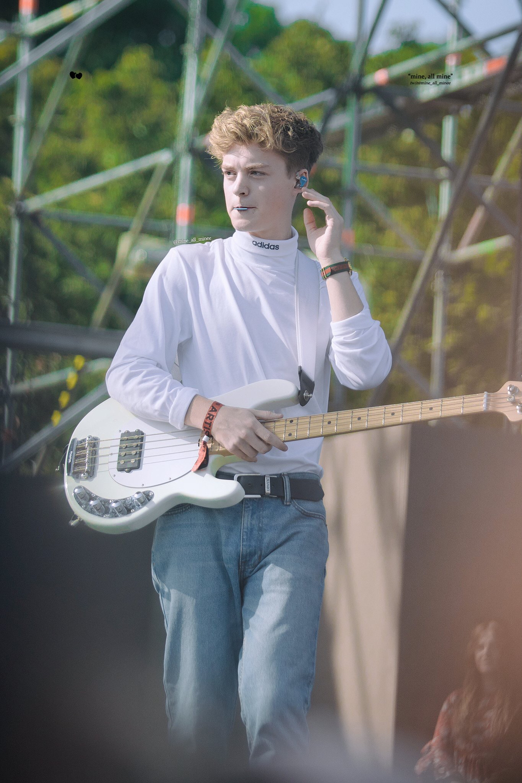 한국에서 태극기��🇷타투받은 영국밴드 멤버 | 인스티즈