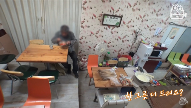 6년간 떡볶이 먹고 계산 안하고 가는 남자 | 인스티즈