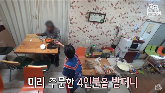 6년간 떡볶이 먹고 계산 안하고 가는 남자 | 인스티즈