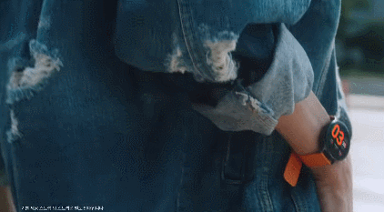 너무나도 한국적인 장소에서 이국적인(?) 느낌을 내는 갤럭시 워치 광고 | 인스티즈