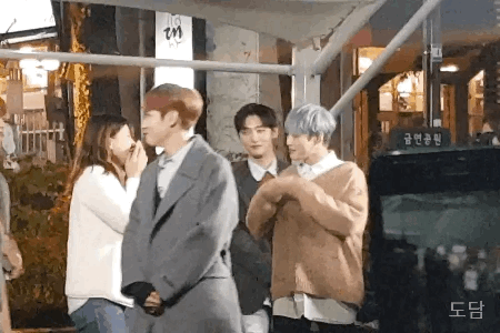 강다니엘이 팬과 아이컨텍하는 두가지 방법 | 인스티즈