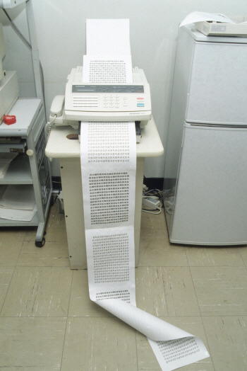 아직도 80년대식 팩스 못잃어하는 일본 | 인스티즈