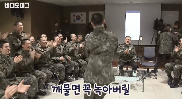 이니 앞에서 레드벨벳 춤추는 병사ㅋㅋㅋ.gif | 인스티즈