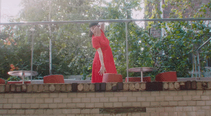 너무나도 한국적인 장소에서 이국적인(?) 느낌을 내는 갤럭시 워치 광고 | 인스티즈