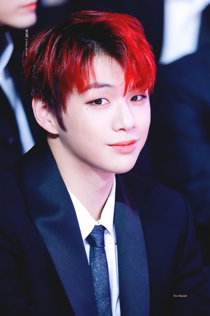 [워너원] 팬이 물 달라고 했을 때 강다니엘 반응. gif | 인스티즈