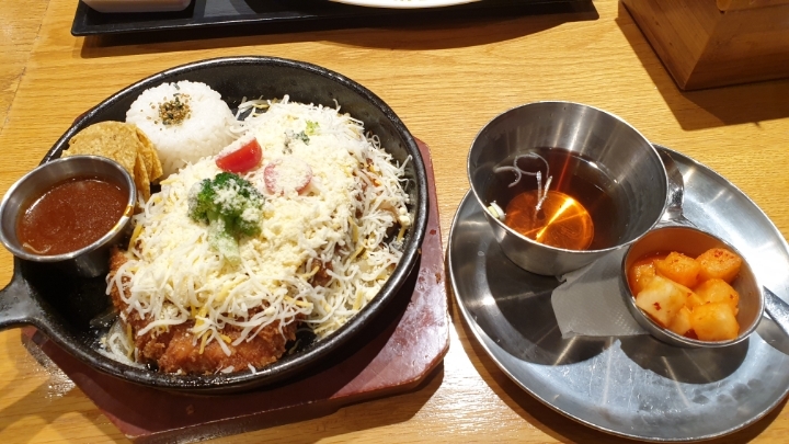 홍익돈가스 이미지