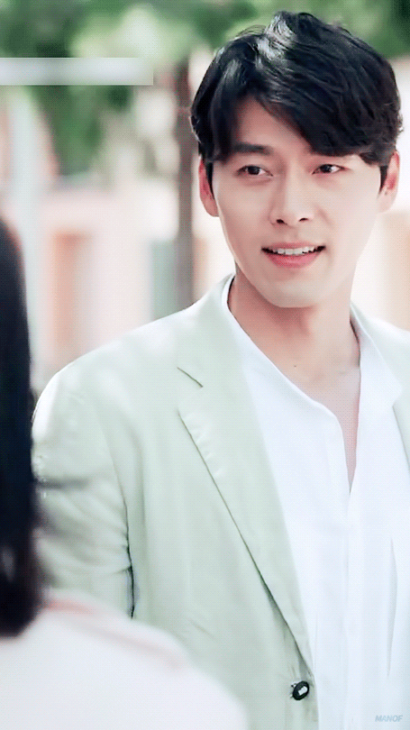 스페인 술자리에서 내츄럴한 모습의 현빈! | 인스티즈