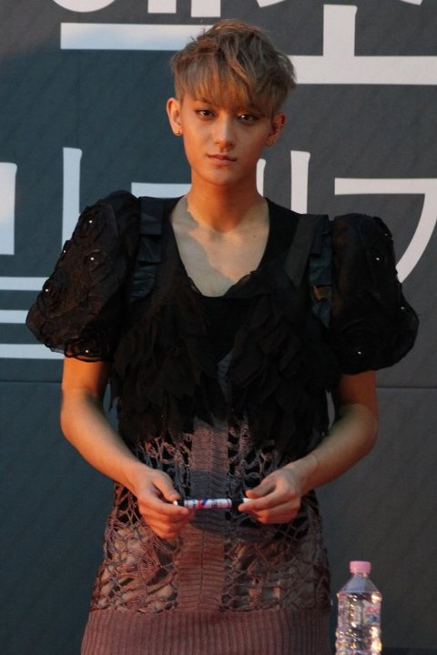 아이돌 이상한 옷 달글에서 웃긴 거 몇장 가져옴 | 인스티즈