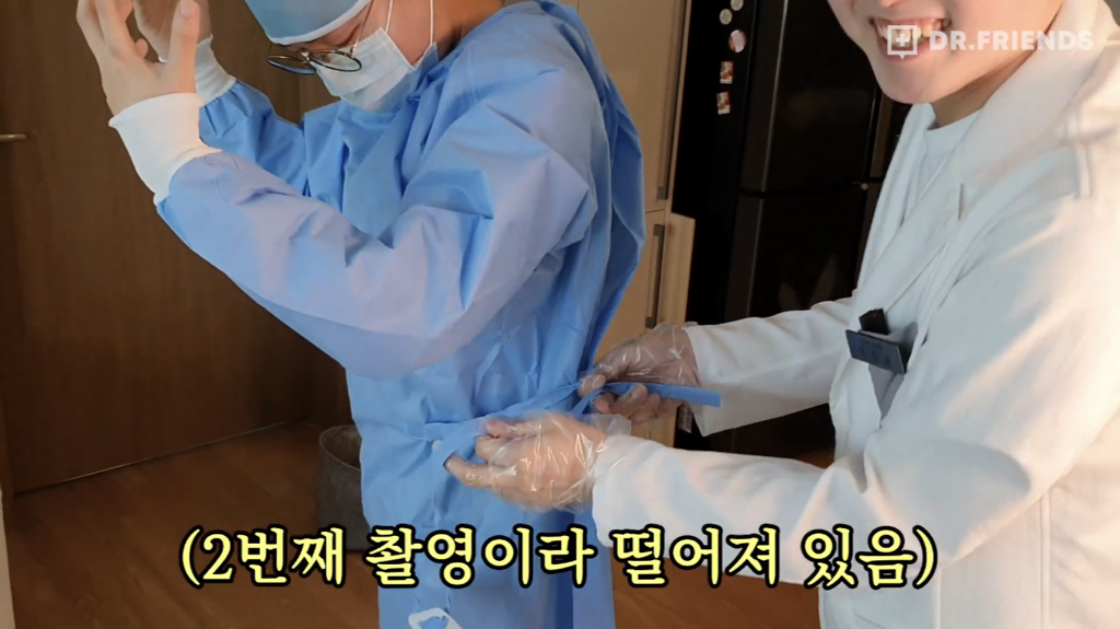 수술복 입는 방법과 수술방에서의 자세.jpgif | 인스티즈