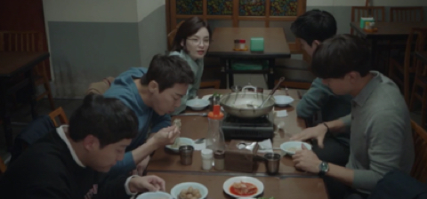 [슬기로운의사생활] 마흔살 친구들이 칼국수 먹다 개싸움난 이유 | 인스티즈