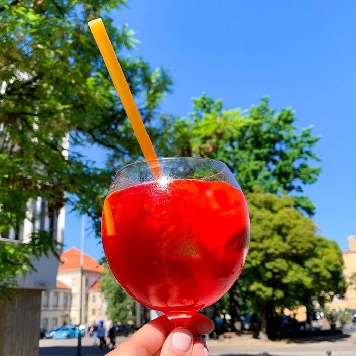 외국서 흐물거리는 종이 빨대 대신 사용 중이라는 '파스타 빨대' | 인스티즈