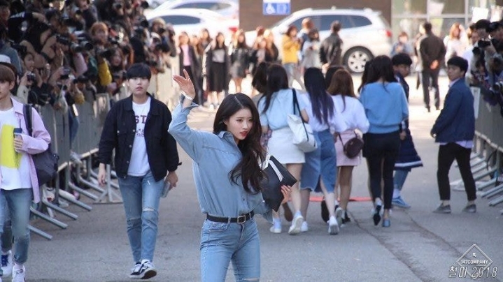 이 세상에 러블리즈 미주보다 출근길을 즐기는 사람은 없다.jpg | 인스티즈