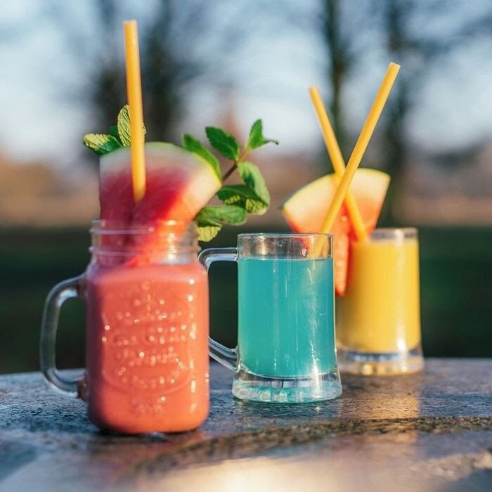 외국서 흐물거리는 종이 빨대 대신 사용 중이라는 '파스타 빨대' | 인스티즈