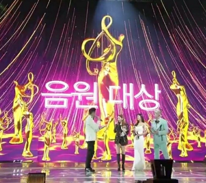 이보다 정석일 수 없는 걸그룹 메보로서 태연의 루트.jpgif | 인스티즈