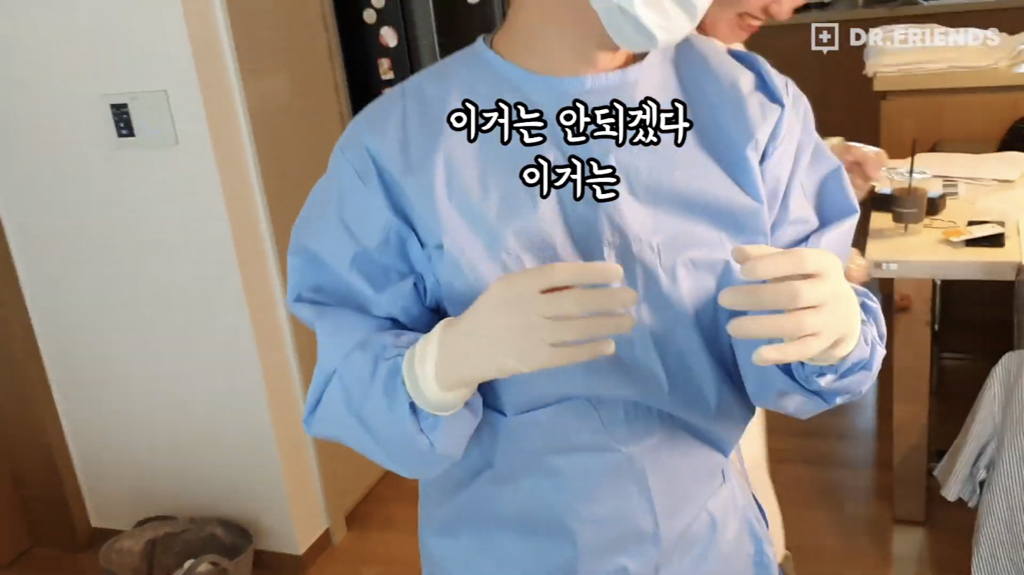 수술복 입는 방법과 수술방에서의 자세.jpgif | 인스티즈
