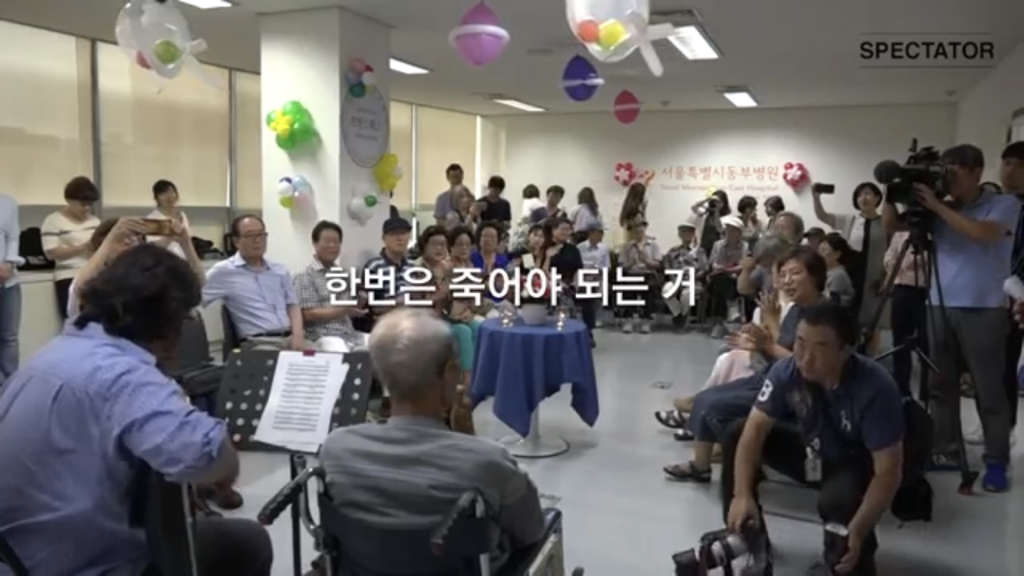 장례식에 검은 옷 대신 예쁜 옷을 입어 달라고 하셨더군요 | 인스티즈